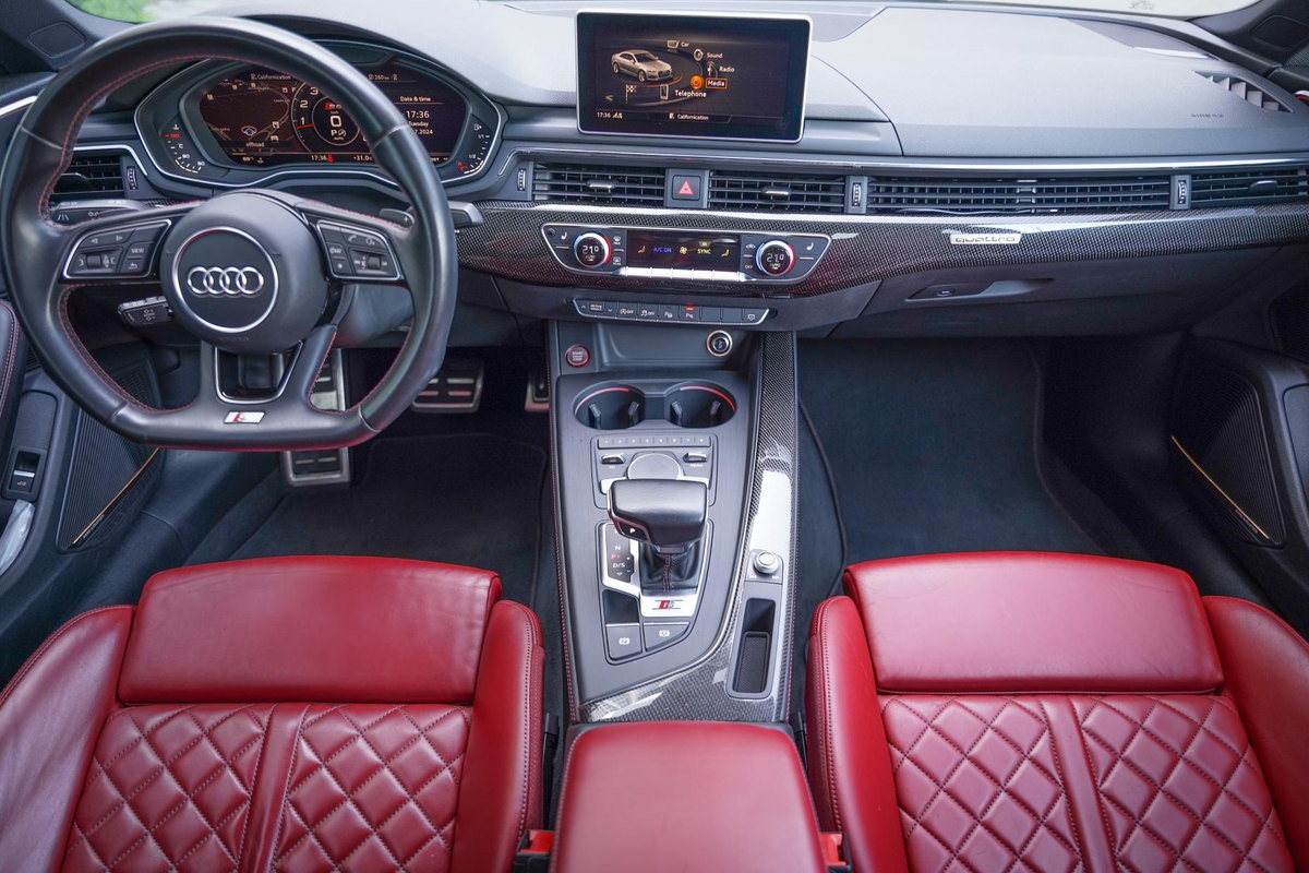 Панель приборов и Virtual Cockpit