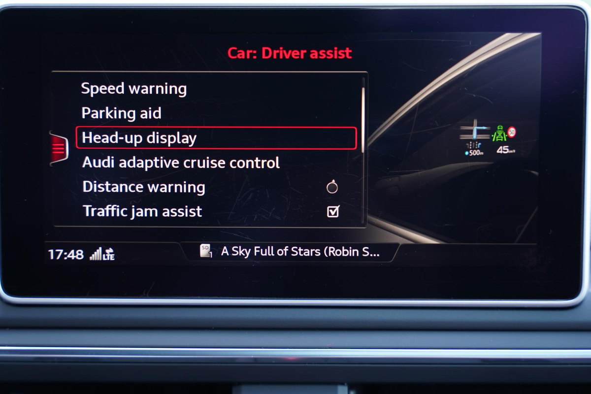 Ассистенты: HUD, ACC, traffic jam assist